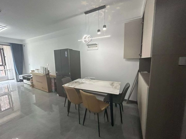 出售高新区高新四路98平，三室，精装修，二手房